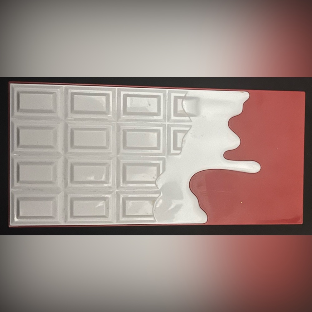 DISCONTINUED I Heart Revolution Red Velvet Eyeshadow Palate